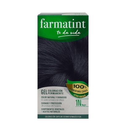 Farmatint Gel Color 1N Negro 135ml, graça à sua suave composição, sem amoníaco e com ingredientes vegetais, é uma coloração permanente capaz de cobrir 100% dos cabelos brancos, respeitando a saúde do cabelo.