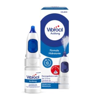 Vibrocil Actilong Nebulizador 10ml Descrição do Produto: O Vibrocil Actilong Nebulizador 10ml é um spray nasal eficaz no alívio rápido da congestão nasal, ideal para adultos e adolescentes com mais de 12 anos. Este descongestionante nasal não só alivia a obstrução nasal, como também hidrata a mucosa, prevenindo a secura e irritação, sendo especialmente útil em casos de constipações, febre dos fenos, rinites e sinusites. Formulado com cloridrato de xilometazolina, Vibrocil Actilong Nebulizador oferece alívio duradouro, mantendo as vias nasais desobstruídas até 12 horas. A sua fórmula hidratante protege a mucosa nasal, tornando-o ideal para o tratamento de narizes secos e irritados. A Quem Se Destina? Adultos e Adolescentes com mais de 12 anos: Indicado para quem sofre de congestão nasal e necessita de uma solução eficaz e hidratante. Quando Usar? Congestão Nasal: Utilize para aliviar a obstrução nasal causada por constipações, febre dos fenos, rinites e sinusites. Nariz Seco e Irritado: A fórmula hidratante ajuda a prevenir a secura e a irritação da mucosa nasal. Como Funciona o Vibrocil Actilong Nebulizador? Descongestionante Potente: O cloridrato de xilometazolina proporciona alívio rápido e duradouro da obstrução nasal, facilitando a respiração. Ação Hidratante: A fórmula protege contra a secura e irritação, garantindo o conforto do nariz. Como Usar: Adultos e Adolescentes (mais de 12 anos): Aplique 1 pulverização em cada narina, até 3 vezes por dia. Não exceder 3 aplicações diárias por narina. Instruções Detalhadas: Remova a tampa de proteção. Antes da primeira utilização, pressione a bomba do nebulizador até que o spray seja libertado no ar. Assoe o nariz suavemente. Segure o frasco na vertical, com o polegar na base e o aplicador entre dois dedos. Incline-se ligeiramente para a frente e insira o aplicador numa narina. Pressione o aplicador enquanto inspira suavemente. Repita o processo na outra narina. Limpe e seque o aplicador após cada utilização. Recoloque a tampa de proteção após o uso. Composição: Substância Ativa: Cloridrato de xilometazolina (1 mg/ml). Excipientes: Edetato dissódico, cloreto de benzalcónio, fosfato monossódico di-hidratado, fosfato dissódico dodeca-hidratado, cloreto de sódio, água purificada, solução de sorbitol 70%, hipromelose 2208 (4000 cps). Precauções: Não Utilize: Em crianças menores de 12 anos, durante a gravidez ou se for alérgico à xilometazolina ou a qualquer outro componente do produto. Evitar o uso se fez recentemente alguma cirurgia nasal. Consulte o Médico: Se sofre de hipertensão, doenças cardiovasculares, hipertiroidismo, glaucoma de ângulo fechado ou diabetes. Não utilizar por mais de 10 dias consecutivos sem orientação médica. Efeitos Indesejáveis: Podem incluir sensação de ardor local, irritação ou secura da mucosa nasal, náuseas e cefaleias. Em casos raros, podem ocorrer reações alérgicas, alterações na visão e batimento cardíaco rápido ou irregular. Informações Adicionais: Conservação: Mantenha fora do alcance das crianças e não utilize após o prazo de validade. O Vibrocil Actilong Nebulizador 10ml é a solução ideal para quem procura alívio eficaz da congestão nasal, com o benefício adicional de uma fórmula hidratante que protege a mucosa nasal, garantindo uma respiração mais fácil e confortável.